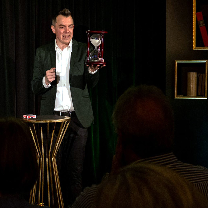 Magische Salonabende mit Oliver de Luca im Zaubersalon